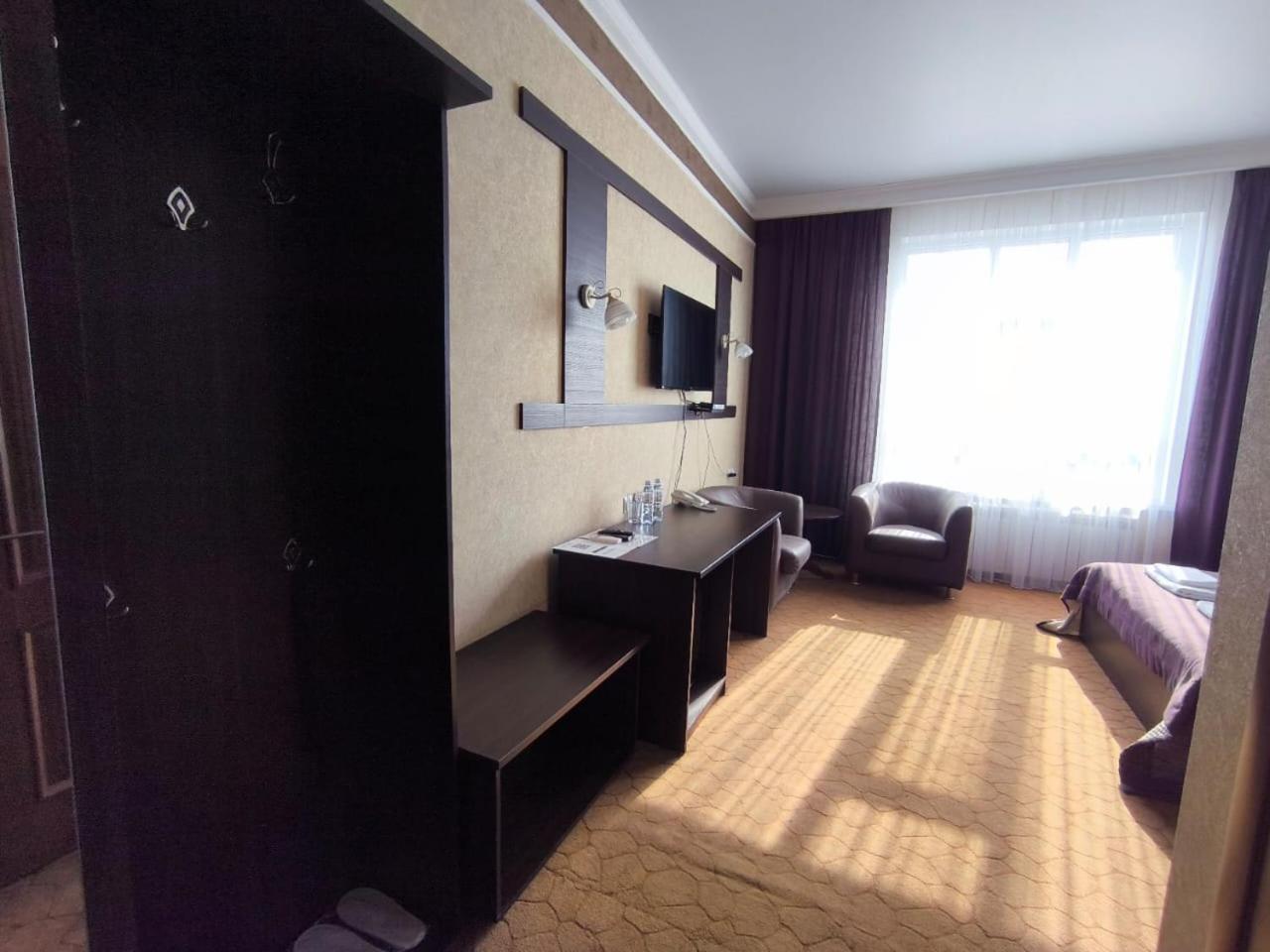 Pride Hotel Тараз Екстер'єр фото