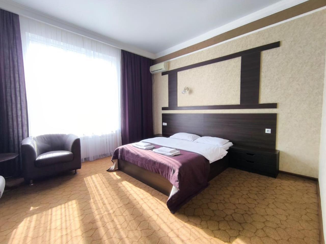 Pride Hotel Тараз Екстер'єр фото