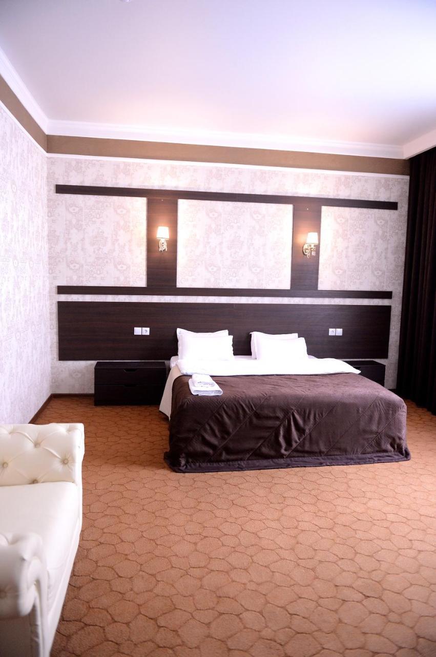 Pride Hotel Тараз Екстер'єр фото